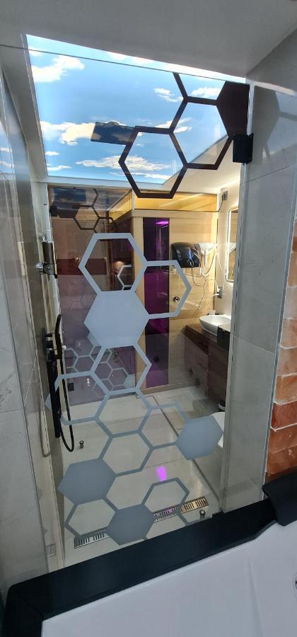 Design Apartment Platinium Spa Lux 5 Star "Havana" Completely Private Wellness & Spa Free Included Sauna & Jacuzzi & Salt Wall & Fire Place & 3D Ceilings & Business Wifi & Netflix & Keyless Code Entry & Full Smart App & Secure 2 Parking Place Ćuprija Eksteriør billede