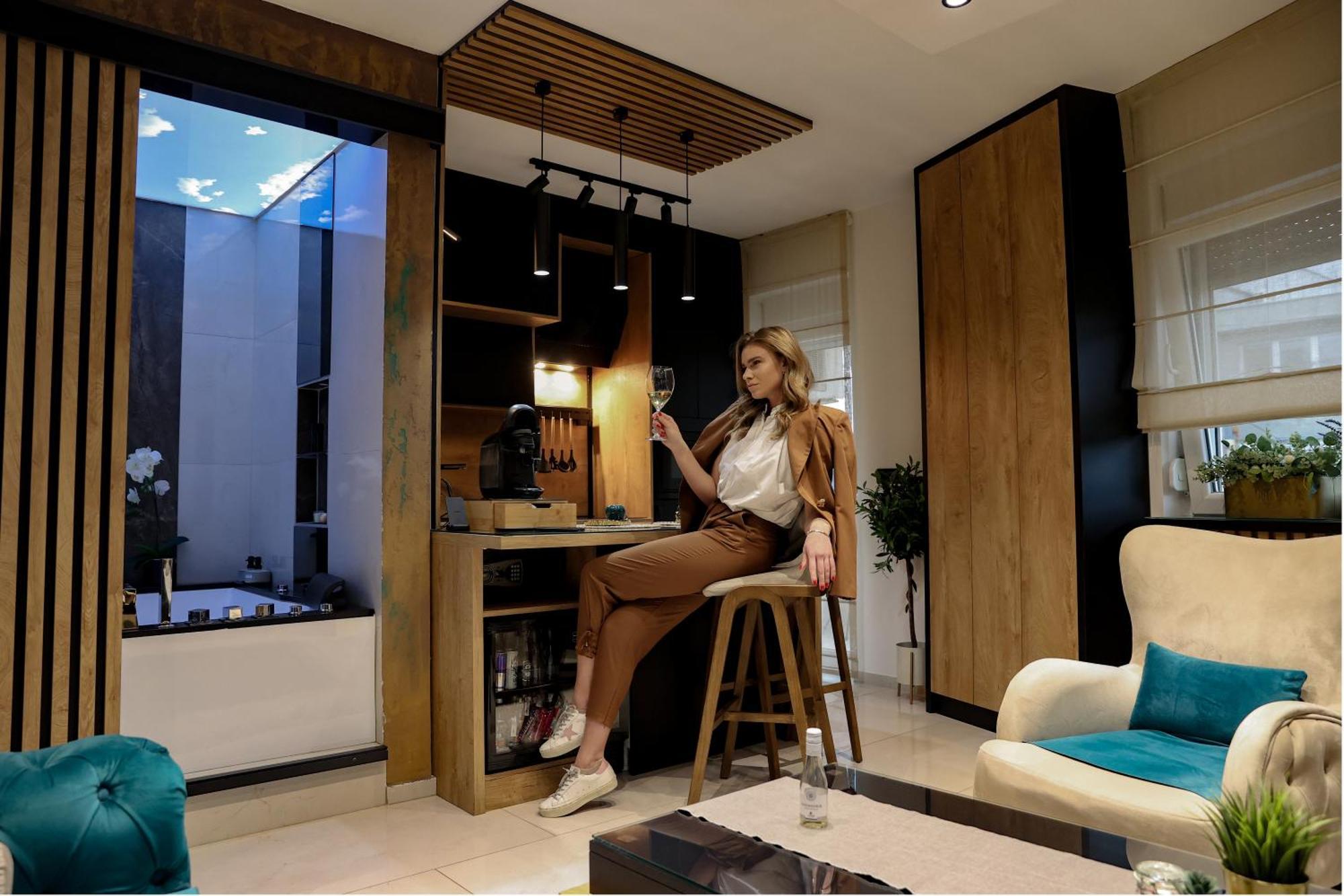 Design Apartment Platinium Spa Lux 5 Star "Havana" Completely Private Wellness & Spa Free Included Sauna & Jacuzzi & Salt Wall & Fire Place & 3D Ceilings & Business Wifi & Netflix & Keyless Code Entry & Full Smart App & Secure 2 Parking Place Ćuprija Eksteriør billede